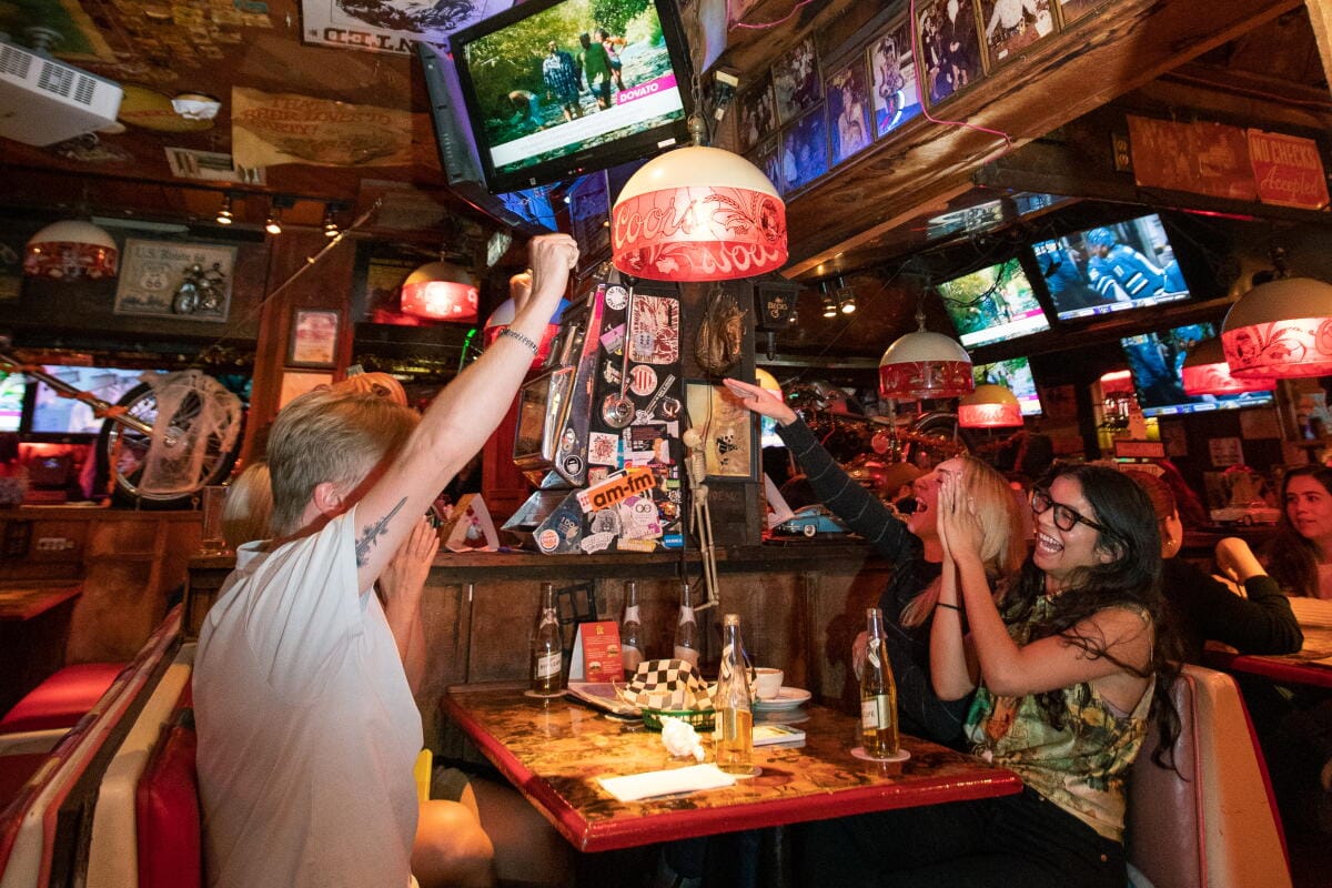How to Start a Weekly Trivia League at Your Bar