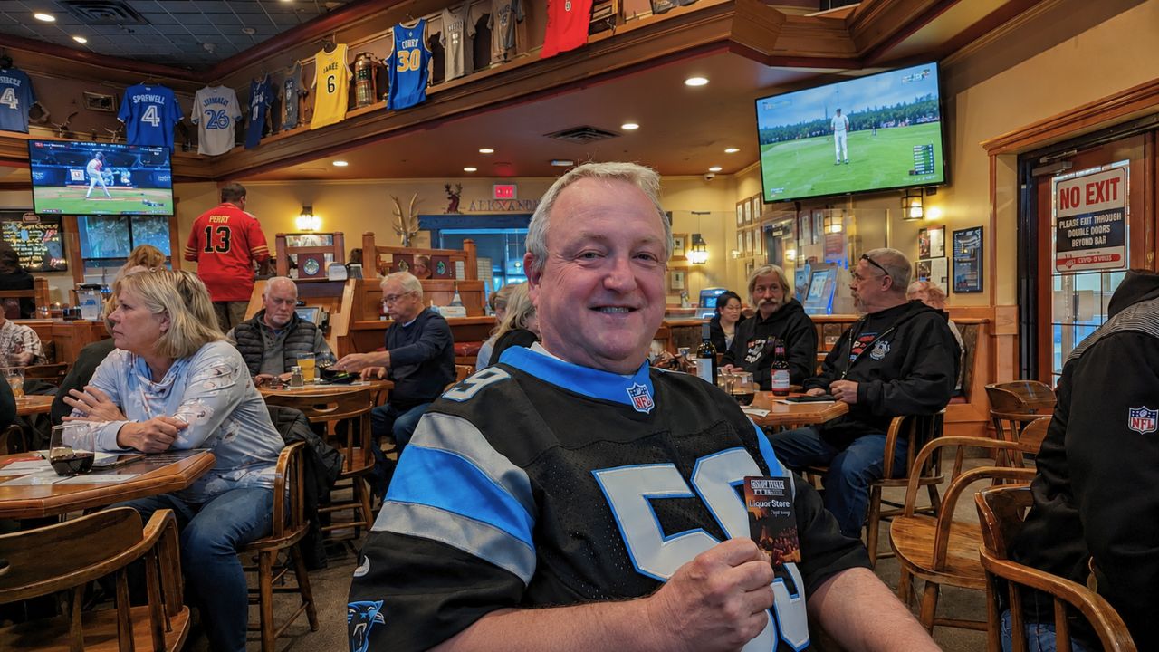 How to Use Your Restaurant or Bar TVs to Increase Customer Engagement and Sales