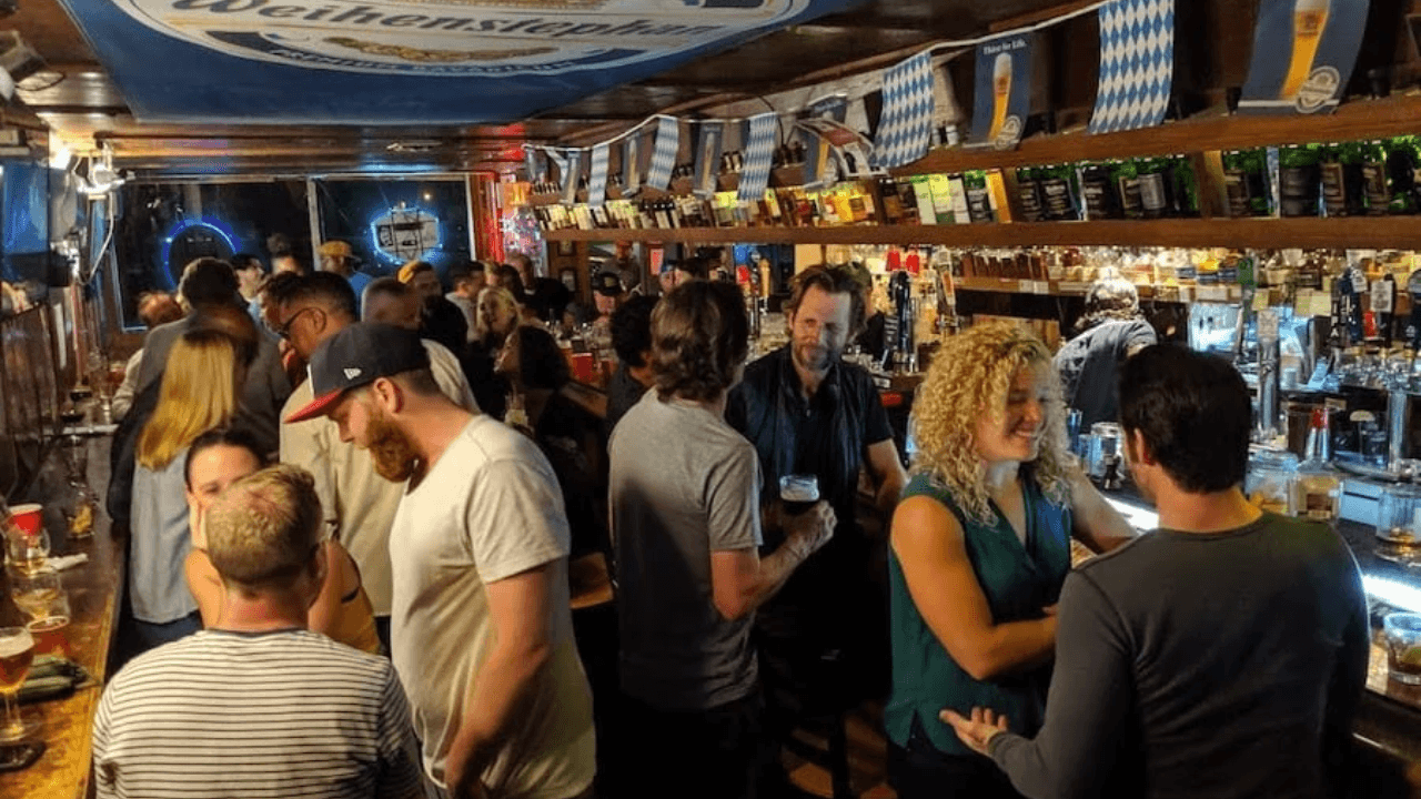 How to Create a Trivia Championship at Your Bar